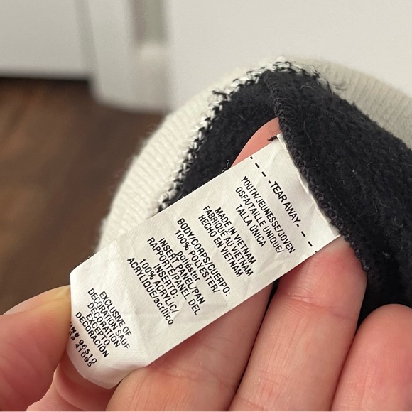 Under Armour Gametime Black/White Pom Beanie Kids - Picture 2 of 5